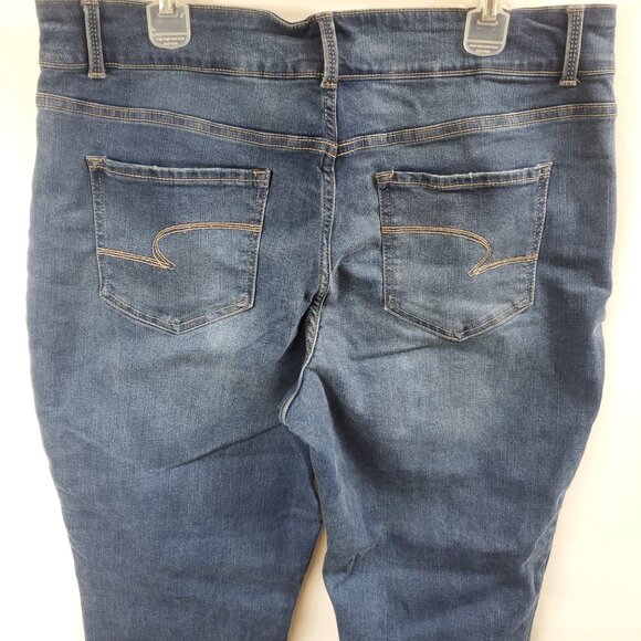 Time and Tru Stretch Ankle Mid Rise Sz 18 Blue Distressed Double Button Jeans - Picture 7 of 11